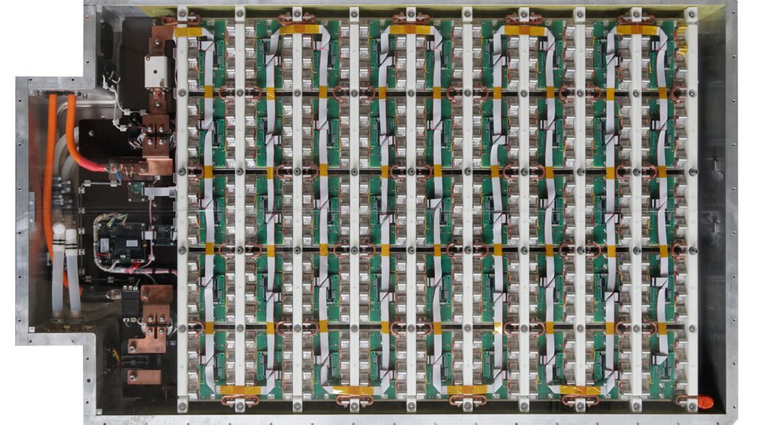 High performance battery with cells and BMS